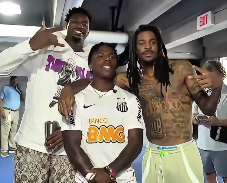 开云app下载-谁更像粉丝？甲亢哥偶遇莫兰特&amp;小贾伦 用的还是三折叠