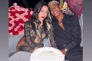 开云体育网址-打得火热！大7岁女友回复亚马尔：❤️‍，两人恋情今日公开