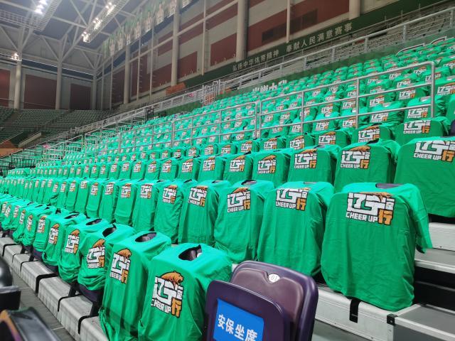 【现场】看台刮起绿色风暴 辽宁队静待卫冕时刻